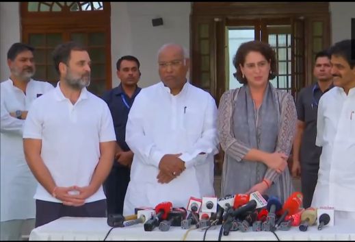 प्रियंका वाड्रा ने कहा मैं वायनाड की जनता के साथ हूँ।