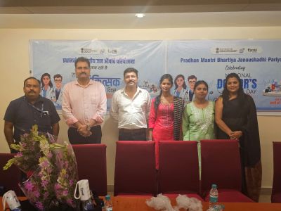 डॉक्टर्स डे पर डॉक्टरों का हुआ सम्मान।