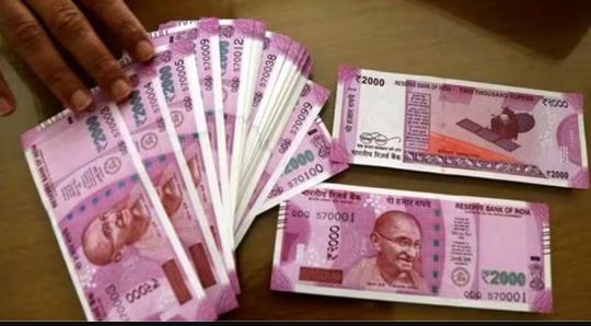 7,581 करोड़ के 2000 के नोट अभी तक पब्लिक के पास।