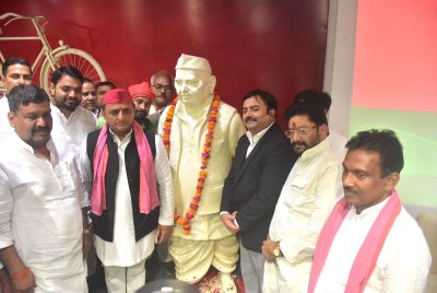 सपाइयों ने पूरी गर्मजोशी के साथ मनाया अखिलेश का जन्मदिन।