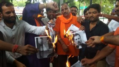 लोकसभा में राहुल गाँधी के बयान के विरोध में अखिल भारत हिन्दू महासभा लखनऊ में प्रदर्शन।