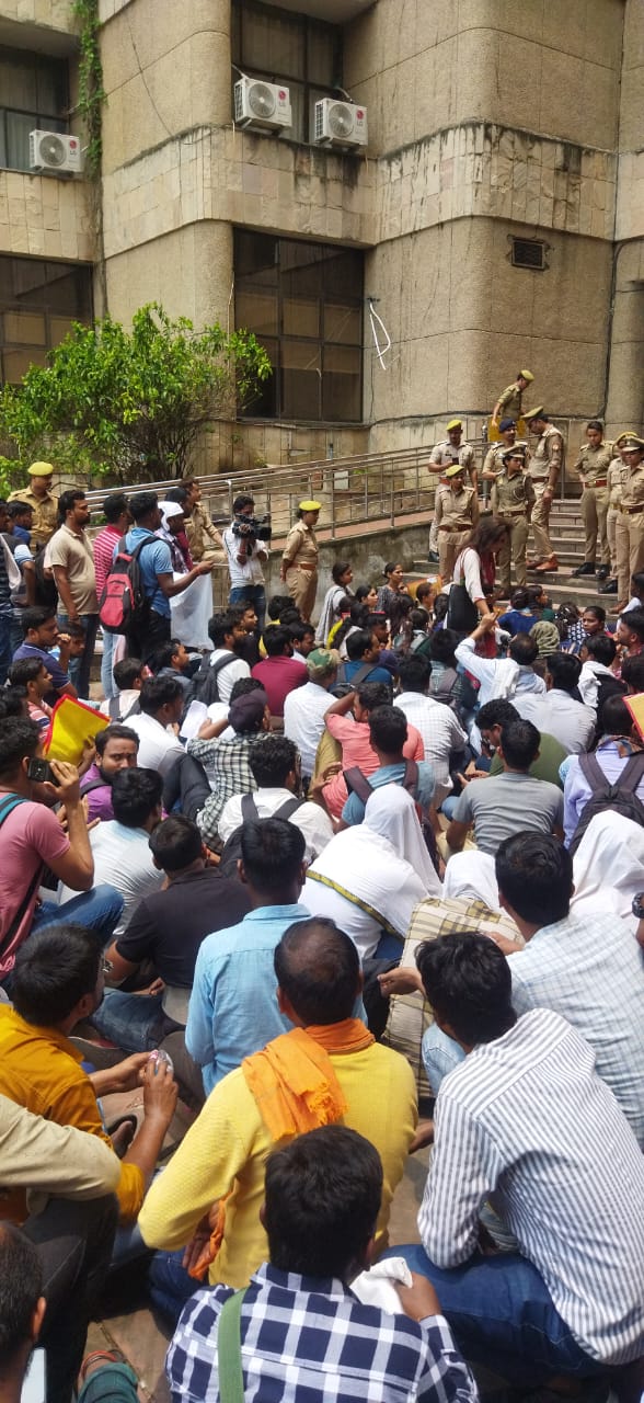 जेई 2018 भर्ती का अंतिम परिणाम जारी कराने के लिए 9 माह से आयोग और जनता दरबार के चक्कर लगा रहे अभ्यर्थी।