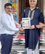 सिटी ट्रांसपोर्ट के एमडी ने पूर्व मुख्य सचिव को सौंपी यात्रा दर्पण।