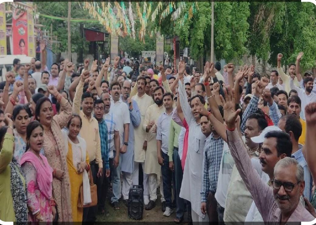 शिक्षकों की डिजिटल अटेंडेंस पर चीफ सेक्रेटरी ने लगाई रोक।