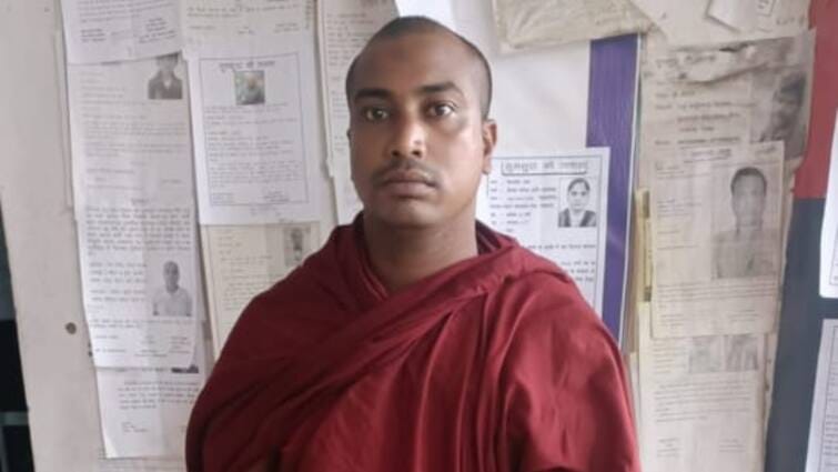 लखनऊ के चौधरी चरण सिंह एयरपोर्ट से पकड़ा गया बांग्लादेशी नागरिक।पुलिस ने हिरासत में लिया।