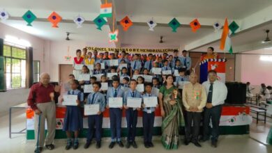 कर्नल एसएन मिश्र ओबीई मेमोरियल स्कूल के प्रतिभाशाली छात्र सम्मानित।