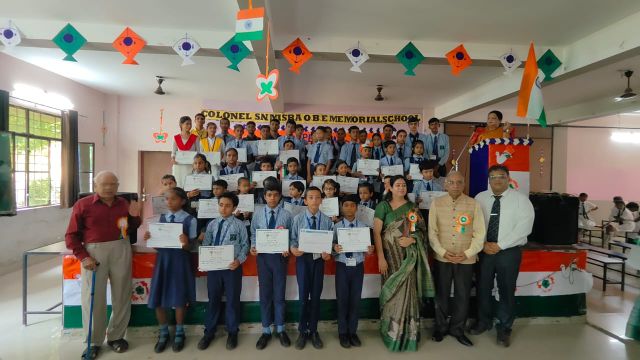 कर्नल एसएन मिश्र ओबीई मेमोरियल स्कूल के प्रतिभाशाली छात्र सम्मानित।