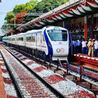 मेरठ-लखनऊ वंदे भारत का वेलकम करेंगे डिप्टी सीएम और मेयर। मेरठ-लखनऊ वंदे भारत का वेलकम करेंगे डिप्टी सीएम और मेयर।