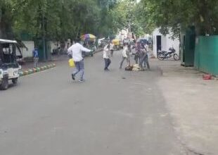 राजधानी में मुख्यमंत्री आवास के पास महिला ने खुद पर पेट्रोल डालकर आग लगाई।सिविल अस्पताल में भर्ती।