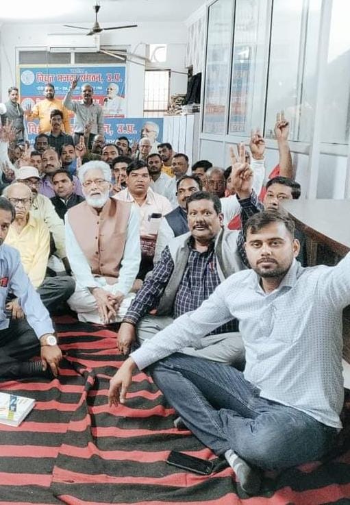 विद्युत संविदा कर्मियों की आकस्मिक मृत्यु पर दस लाख रुपये की क्षतिपूर्ति। विद्युत संविदा कर्मियों की आकस्मिक मृत्यु पर दस लाख रुपये की क्षतिपूर्ति।