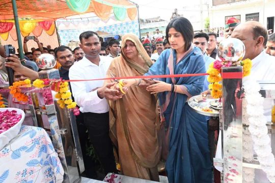 सांसद डिंपल यादव ने शहीद रामाधार सिंह की प्रतिमा का किया अनावरण। सांसद डिंपल यादव ने शहीद रामाधार सिंह की प्रतिमा का किया अनावरण।