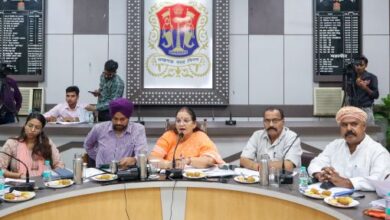 महापौर ने कार्यकारिणी की बैठक में विकास हित के दर्जनों प्रस्तावों को दी हरी झंडी।