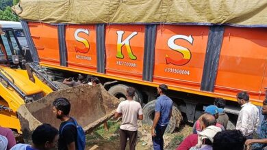 प्रयागराज में स्कूल से घर जा रहीं 4 छात्राओं को ट्रक ने कुचला।