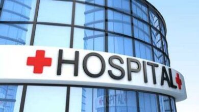 प्रयागराज के इस अस्पताल में जूनियर डॉक्टर मरीज के तीमारदारों को पीटते हैं।