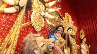 मां दुर्गा का आगमन के बाद पंडालों में पूजा अर्चना शुरू।