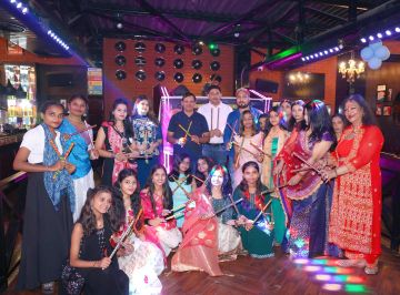 द मदर्स लेप वेलफेयर फाउंडेशन* द्वारा एक अनूठी पहल *डांडिया विथ सुपर स्पेशल गर्ल्स* के साथ डांडिया कार्यक्रम का आयोजन क्लब अल्फा, हज़रतगंज, लखनऊ में किया गया।