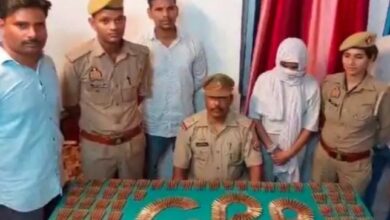 ट्रेन में राइफल की सैकड़ों गोलियां लेकर सफर कर रही थी युवती।