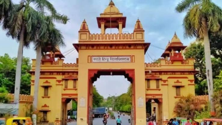 BHU आयुर्वेद संकाय के छात्रों को धरना देना पड़ा भारी:यूनिवर्सिटी ने 50% सीट रिजर्वेशन किया खत्म, 2017 बैच के छात्र हाईकोर्ट पहुंचे।