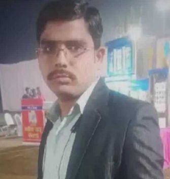 लखनऊ के बलरामपुर अस्पताल में युवक ने लगाई फांसी।