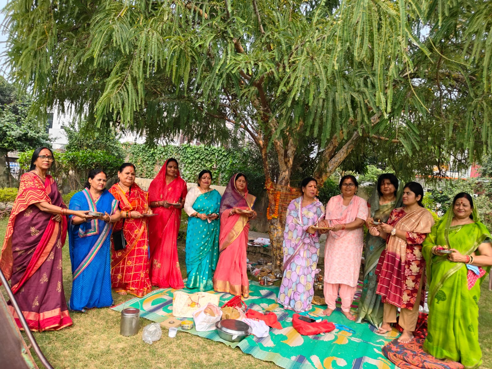 अक्षय नवमी पर महिलाओं ने की आंवला वृक्ष की पूजा-अर्चना।