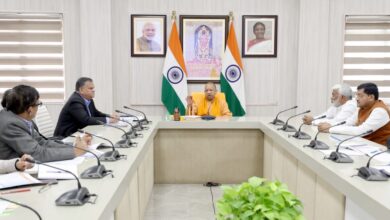 जनप्रतिनिधियों के समन्वय से कराएं रोड रिस्टोरेशन और जलापूर्ति का काम: मुख्यमंत्री।