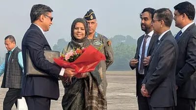 नई दिल्ली: हिंदुओं पर हमले के बीच विदेश सचिव विक्रम मिसरी ढाका पहुंचे, अंतरिम सरकार के साथ करेंगे चर्चा।