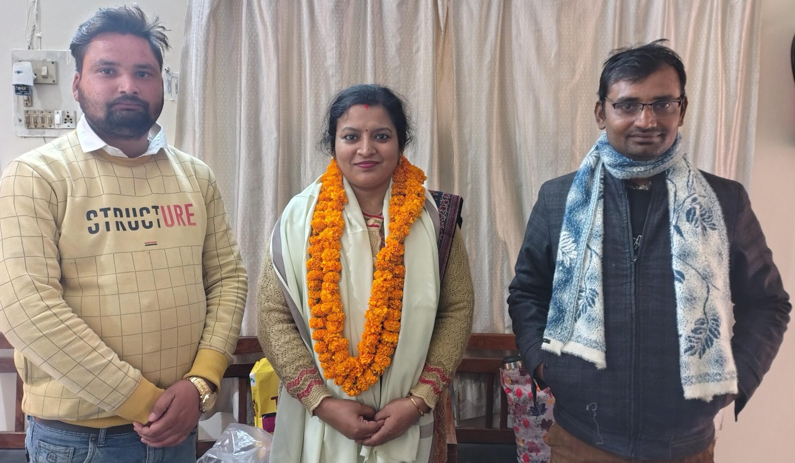 राज्य अध्यापक पुरस्कार के लिए चयनित होने पर शिक्षकों और साहित्यकारों ने डॉ. दीपा द्विवेदी को दी बधाई। राज्य अध्यापक पुरस्कार के लिए चयनित होने पर शिक्षकों और साहित्यकारों ने डॉ. दीपा द्विवेदी को दी बधाई।