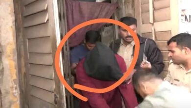 पश्चिम बंगाल में शॉल बेचते पकड़ा गया आतंकी।