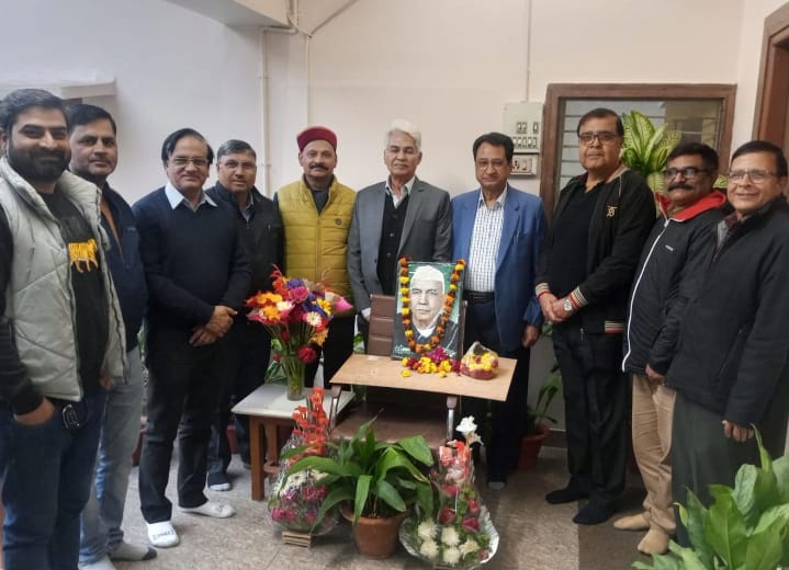 भारतीय जाट सभा द्वारा पूर्व प्रधानमंत्री चौधरी चरण सिंह की जन्म तिथि पर उनके जीवन पर चलने की अपील।