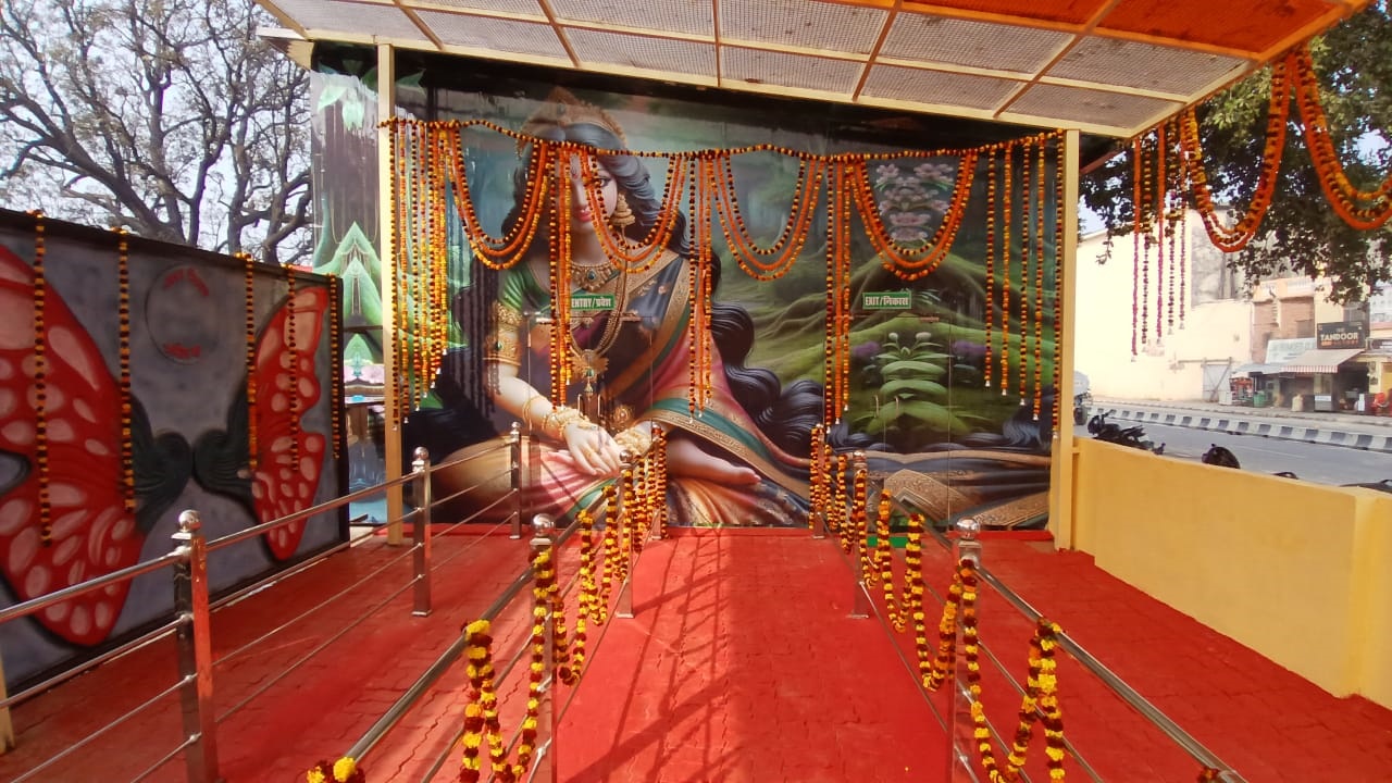 अयोध्या में हुआ शीशे की भूल भुलैया का उद्घघाटन।