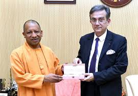 फ्रांस के राजदूत डॉ.थियरी माथू ने CM योगी से की शिष्टाचार भेंट।