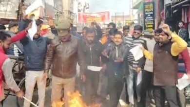 चंद्रशेखर रावण का हिंदू समाज पार्टी ने फूंका पुतला।