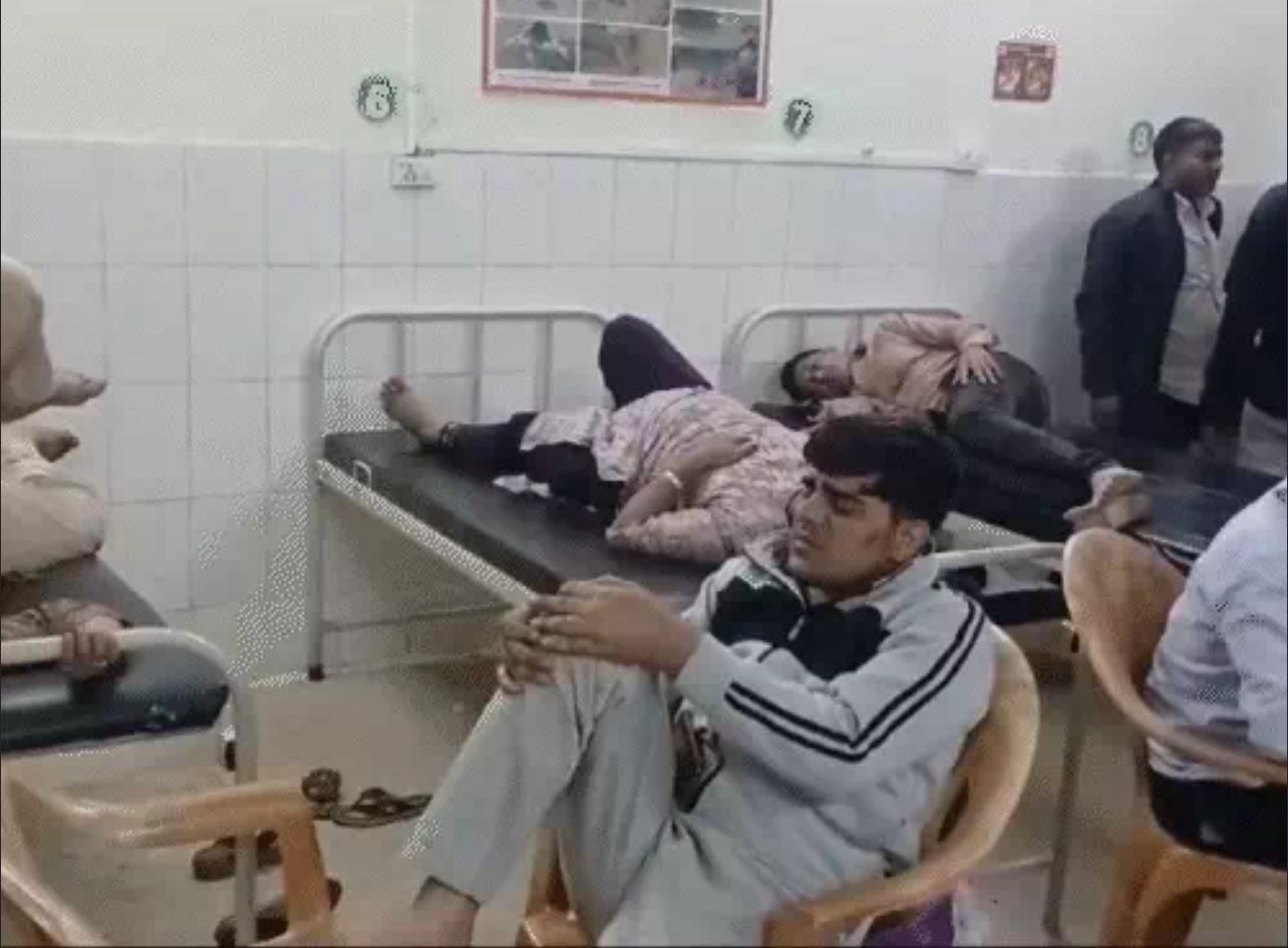 महाकुंभ से लौट रही बस की टक्कर, 4 की मौत।