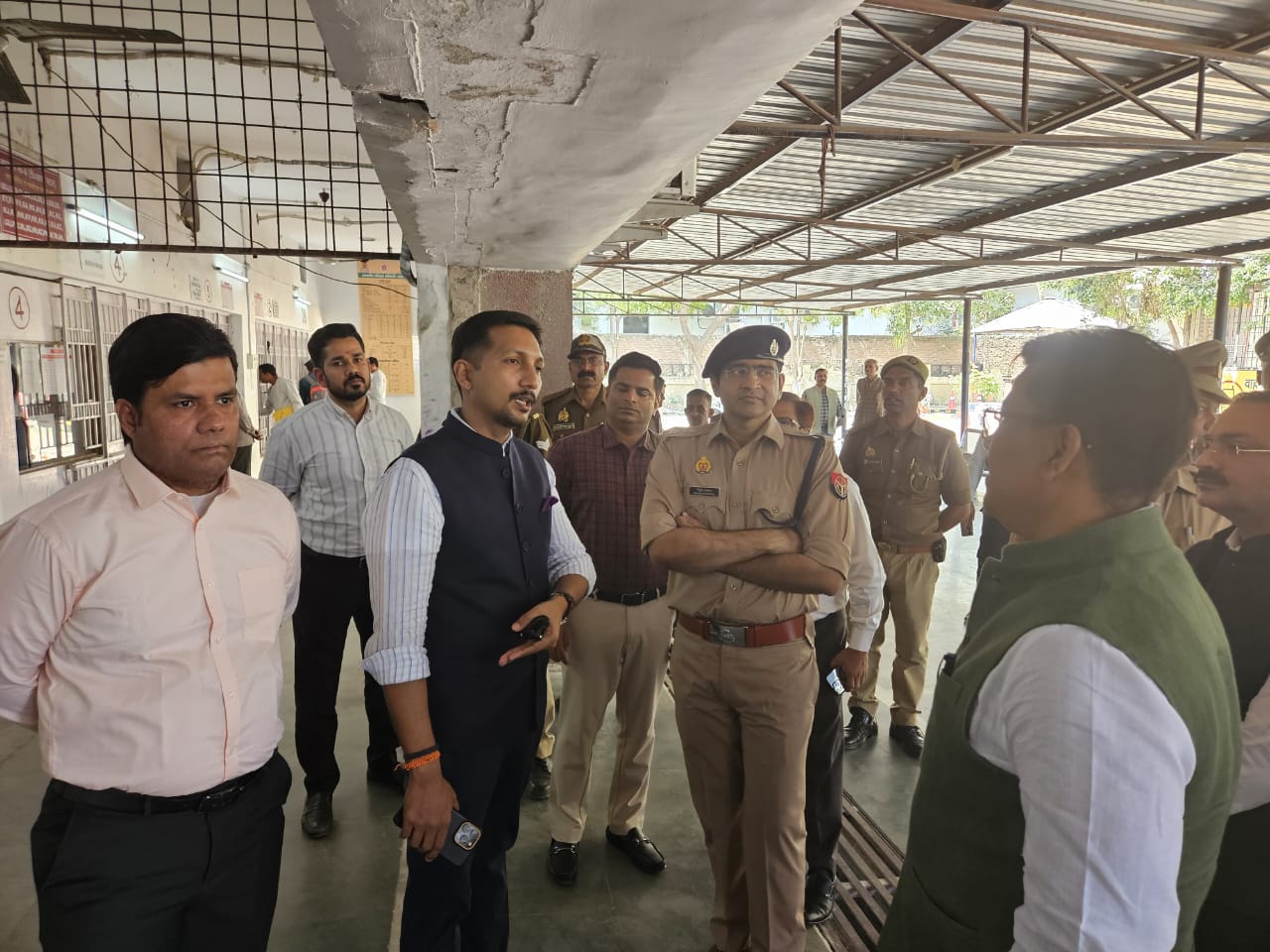 जिलाधिकारी लखनऊ का दलालों के विरुद्ध कड़ा अभियान।