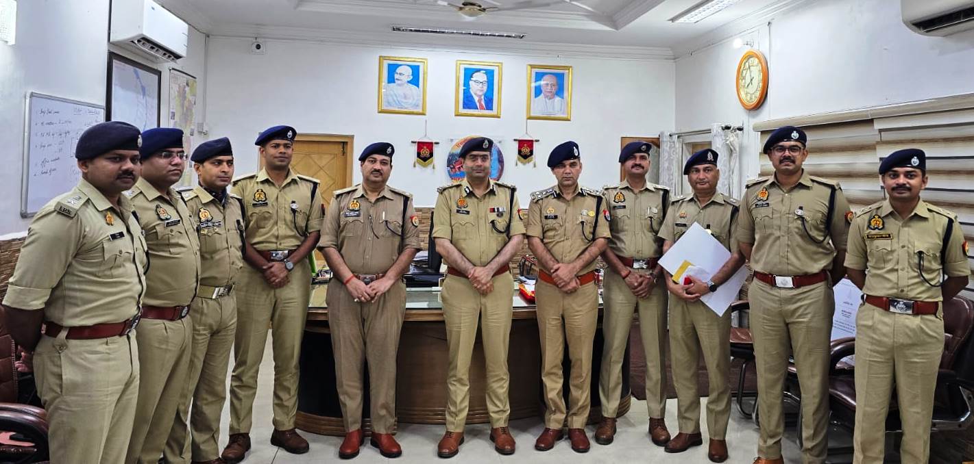 महाकुम्भ मेला-2025 के सफल समापन के पश्चात् पुलिस आयुक्त।