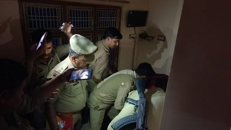 बलिया में प्रेमी युगल ने उठाया खौफनाक कदम : युवती की मौत, युवक का उपचार जारी।