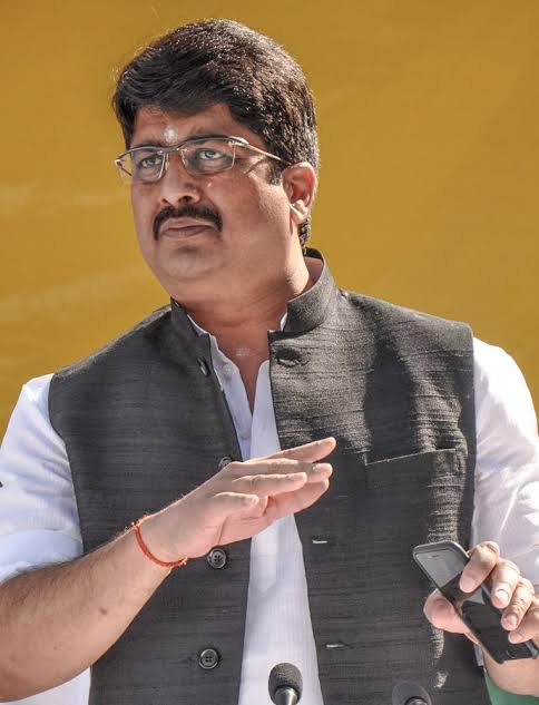 पश्चिम बंगाल की घटना पर राजा भइया ने सीएम ममता पर बोला हमला, कहा-बिल तो बस बहाना है, मकसद काफिरों को मिटाना है।