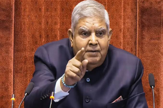 ‘सुपर संसद’ न बने सुप्रीम कोर्ट, राष्ट्रपति को नहीं दे सकते आदेश: जगदीप धनखड़।