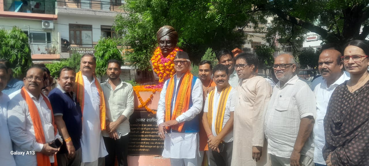 सत्तावनी क्रान्ति के महानायक मंगल पाण्डे की जयंती धूम धाम से मनाई गई।