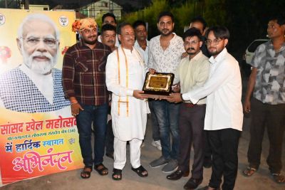 सांसद खेल महोत्सव में क्रिकेट टूर्नामेंट का आगाज़, राज्यसभा सांसद दिनेश शर्मा ने कराई टॉस से शुरुआत।