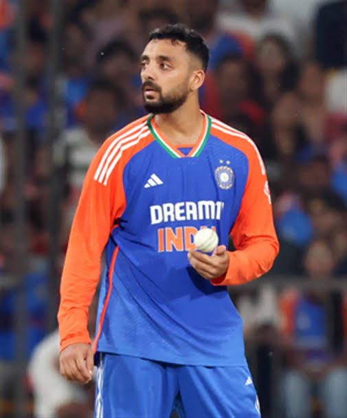 आर्किटेक्ट से नंबर-1 स्पिनर तक: वरुण चक्रवर्ती की प्रेरणादायक कहानी।