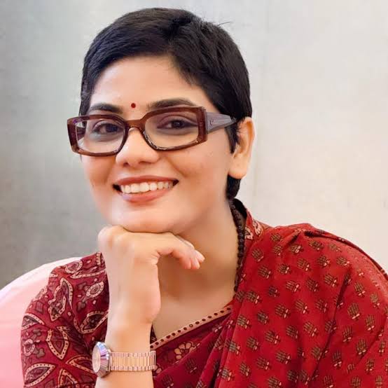 इलाहाबाद हाईकोर्ट में लोकगायिका नेहा सिंह राठौर को झटका।