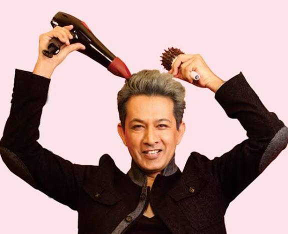 संभल में जावेद हबीब पर मुकदमा दर्ज, चिटफंड घोटाले के आरोप से मचा हड़कंप।