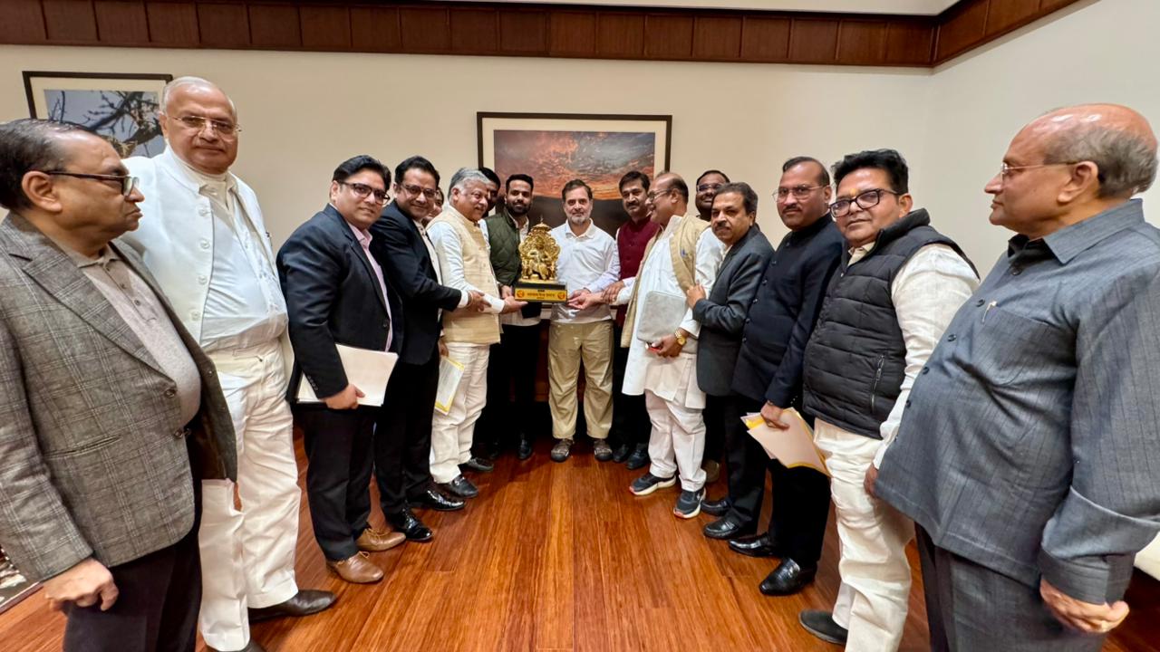 वैश्य समाज के साथ व्यापारिक हालात पर राहुल गांधी की गंभीर चर्चा।