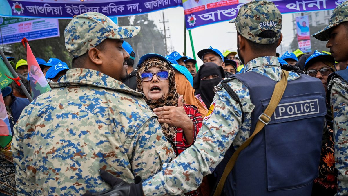 बॉर्डर खोल दो, हमें बचा लो…’ बांग्लादेश में हिंसा से डरे हिंदुओं की भारत से मार्मिक अपील।