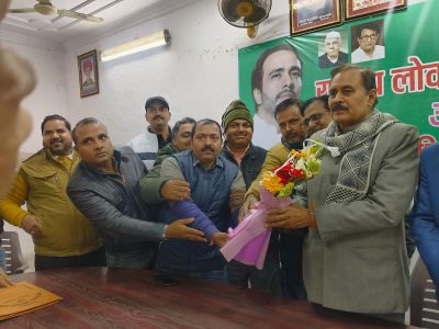 मनरेगा कर्मियों की मांगों को लेकर आरएलडी प्रदेश अध्यक्ष डॉ. रामाशीष राय से मिला प्रतिनिधिमंडल।